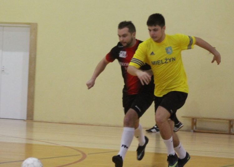 SLHPN Dwa pierwsze zespoły pogubiły punkty