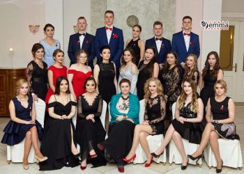 Studniówka Ekonomika GRUPOWE ZDJĘCIA KLAS