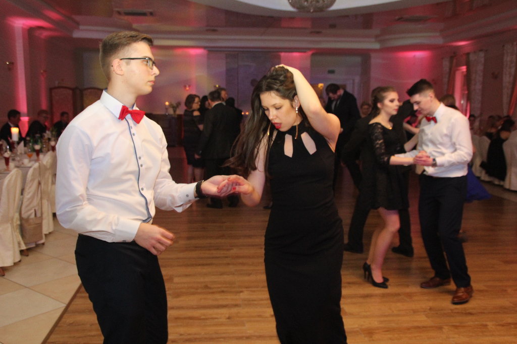 Studniówka Zespołu Szkół Zawodowych ZDJĘCIA