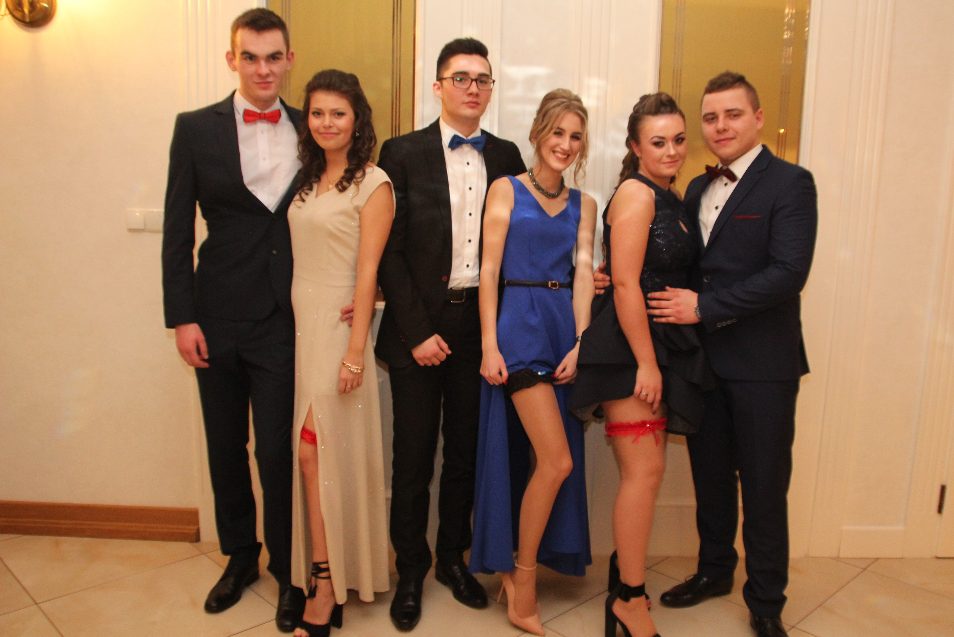 Studniówka Zespołu Szkół Zawodowych ZDJĘCIA