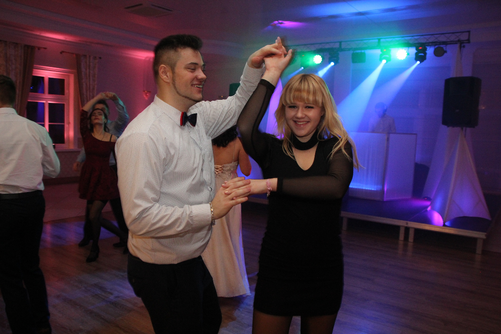 Studniówka Zespołu Szkół Zawodowych ZDJĘCIA