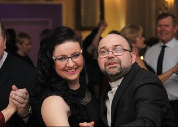 Księża zaprosili do tańca. Zobacz zdjęcia z balu