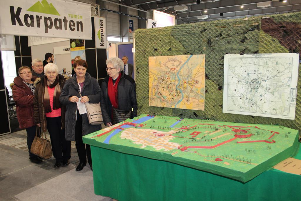 Studenci na Targach Tour Salon