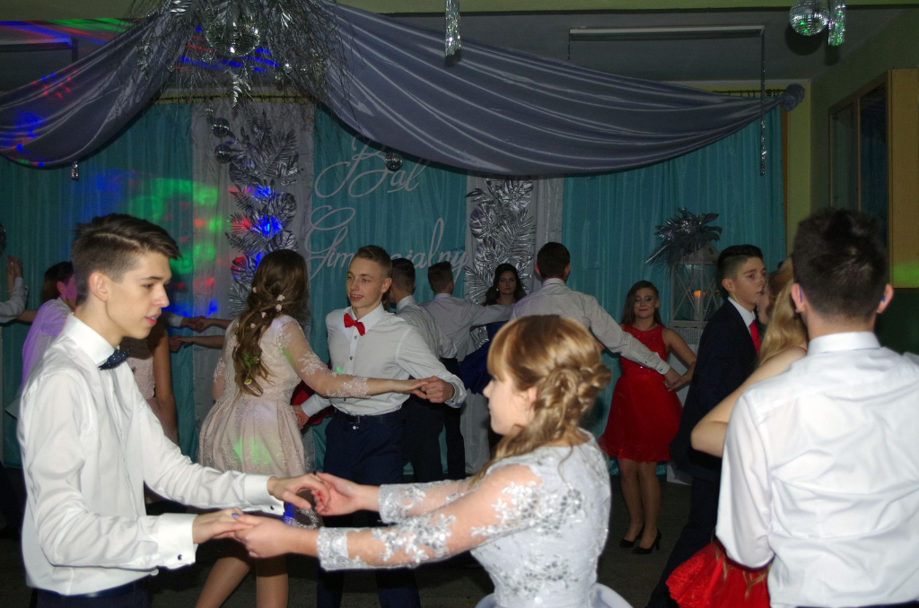Bal Gimnazjalny w Drążnej. Zobacz zdjęcia