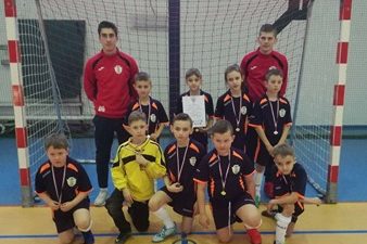 Halowe zmagania piłkarskich adeptów