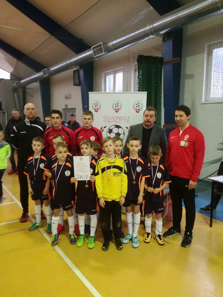 Halowe zmagania piłkarskich adeptów