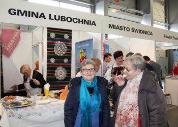 Studenci na Targach Tour Salon