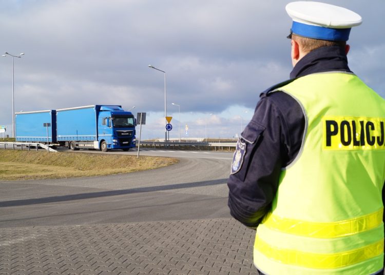 Sprawdzali trzeźwość kierowców ciężarówek