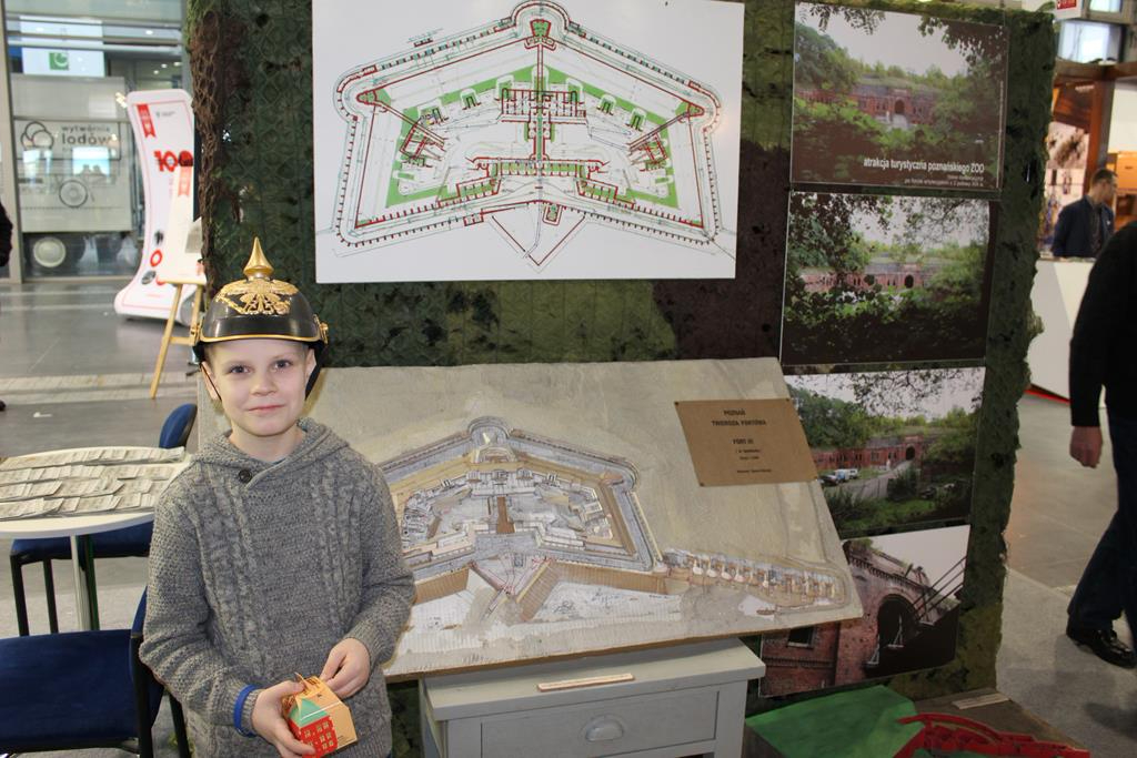 Studenci na Targach Tour Salon