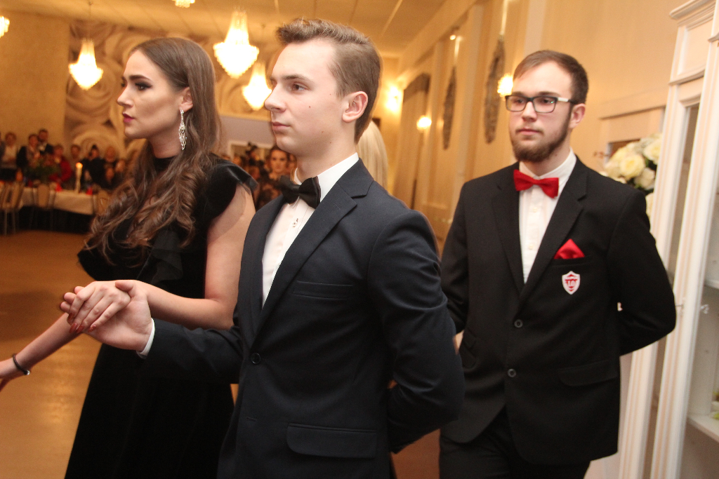 Studniówka Ogólniaka. Zobacz zdjęcia