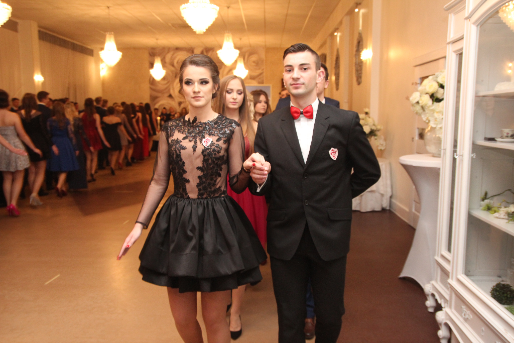 Studniówka Ogólniaka. Zobacz zdjęcia