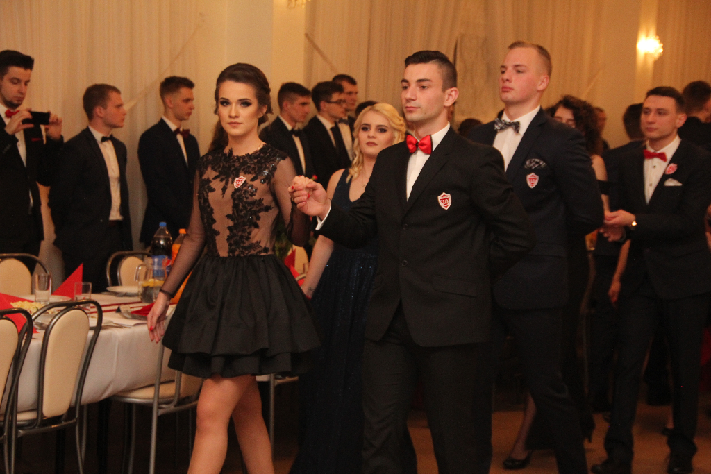 Studniówka Ogólniaka. Zobacz zdjęcia