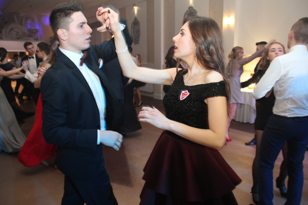 Tak maturzyści z LO szaleli na parkiecie FILM i ZDJĘCIA