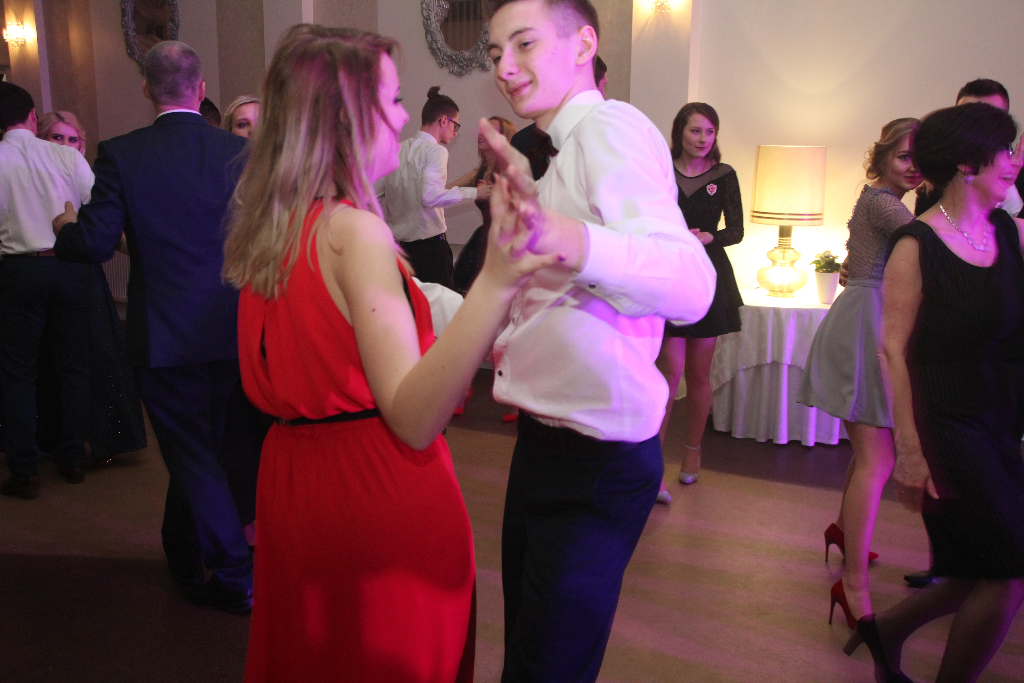 Tak maturzyści z LO szaleli na parkiecie FILM i ZDJĘCIA