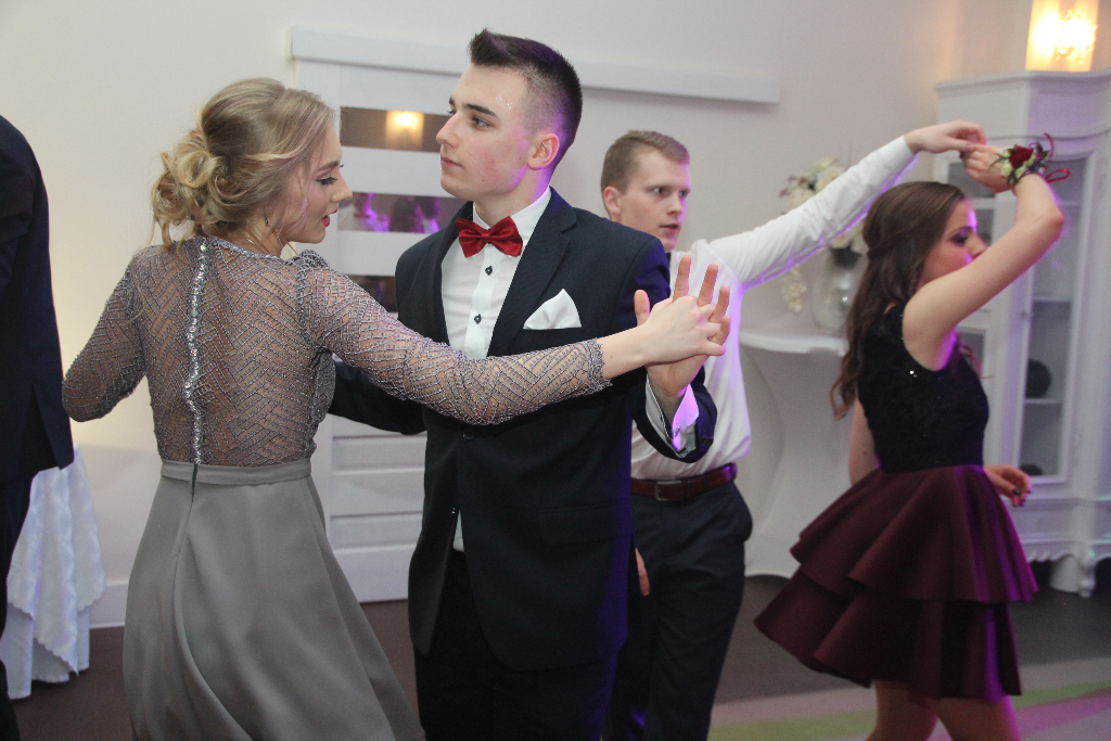 Tak maturzyści z LO szaleli na parkiecie FILM i ZDJĘCIA