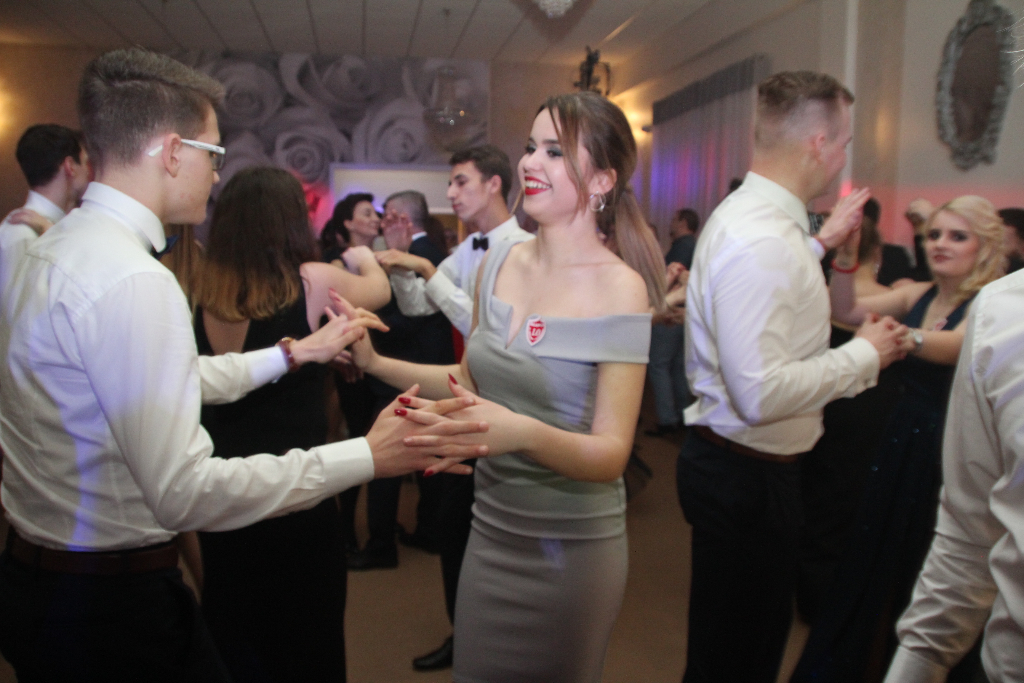 Tak maturzyści z LO szaleli na parkiecie FILM i ZDJĘCIA