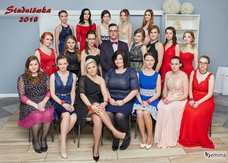 Studniówka CKZiU w Strzałkowie ZDJĘCIA GRUPOWE