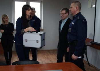 Przekazali policji narko-walizkę