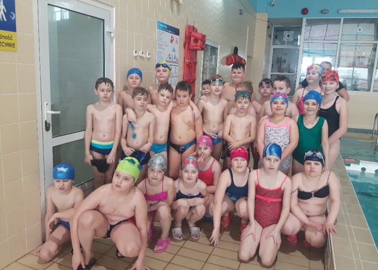 Nauka pływania przez zabawę