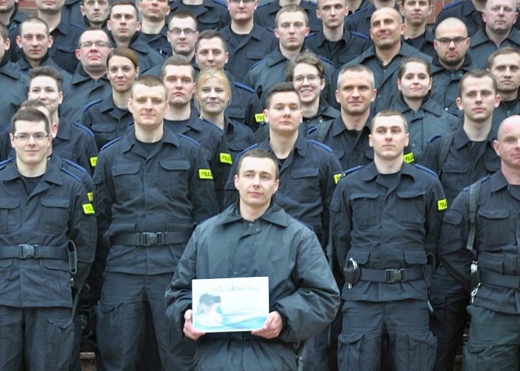 Piękny gest policjantów. Pomogą Julce