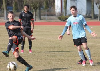 Na inaugurację wygrali tylko trampkarze