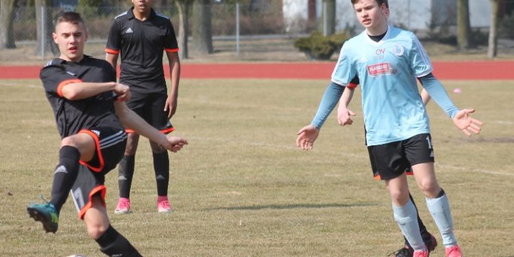 Na inaugurację wygrali tylko trampkarze