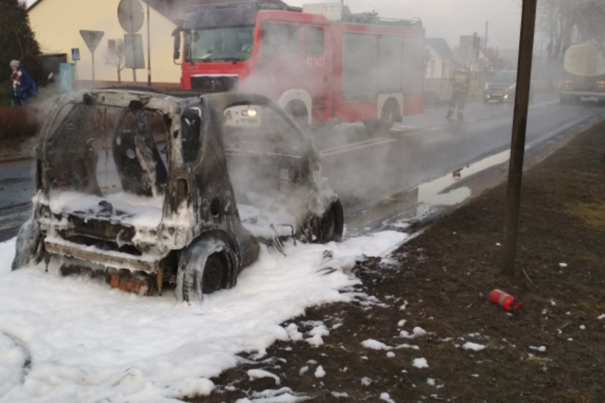 Auto doszczętnie spłonęło ZDJĘCIA
