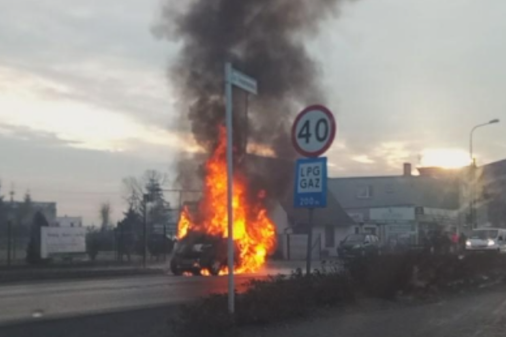 Auto doszczętnie spłonęło ZDJĘCIA