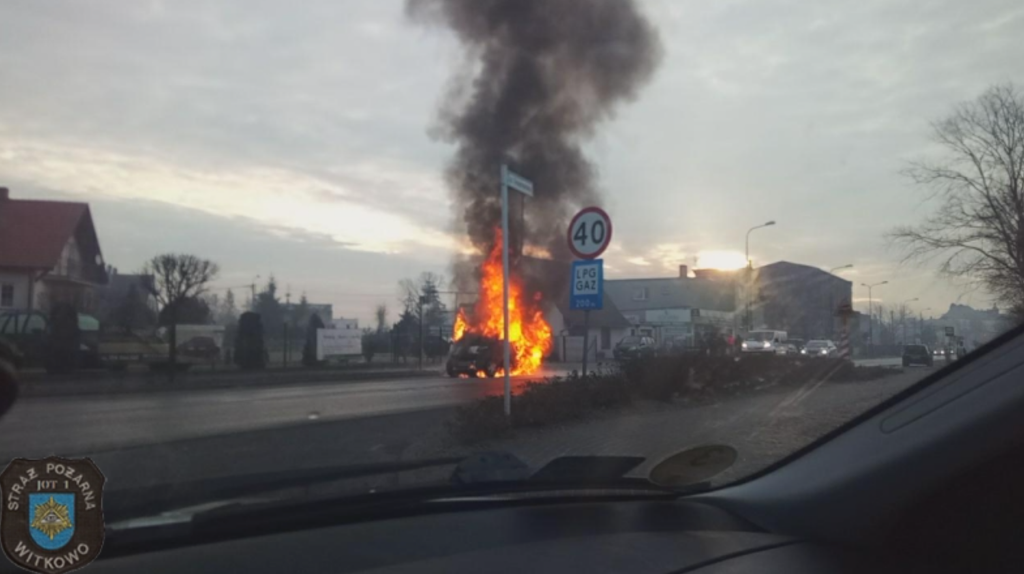 Auto doszczętnie spłonęło ZDJĘCIA