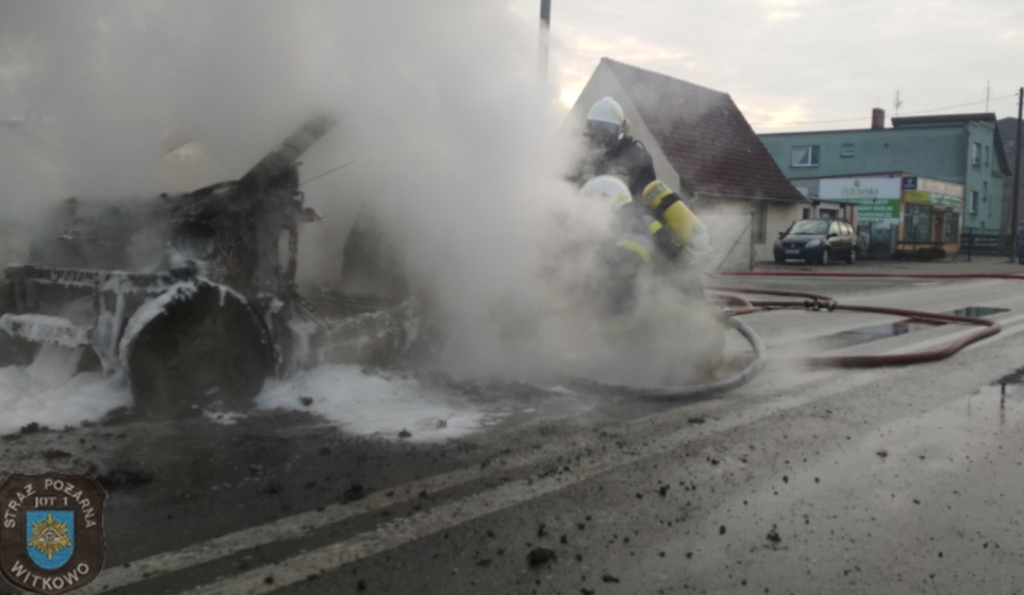 Auto doszczętnie spłonęło ZDJĘCIA