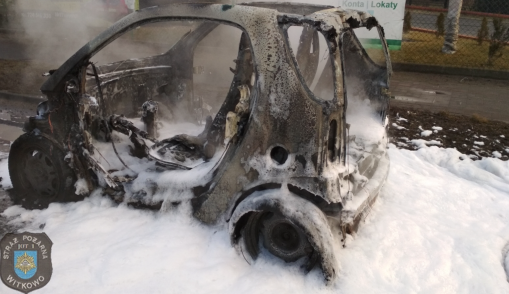 Auto doszczętnie spłonęło ZDJĘCIA