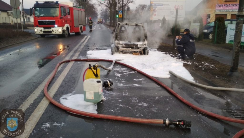 Auto doszczętnie spłonęło ZDJĘCIA