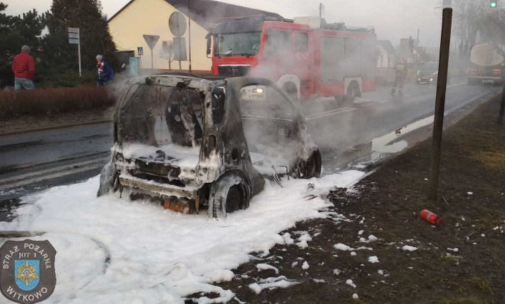 Auto doszczętnie spłonęło ZDJĘCIA