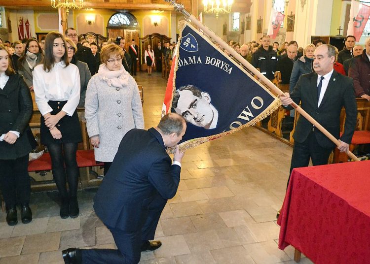 Adam Borys na sztandarze nowej szkoły