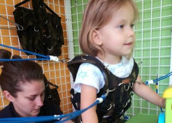 Trwa zbiórka na rehabilitację Julki