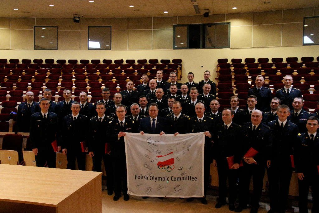 Komendant główny i wiceminister wyróżnili naszego strażaka