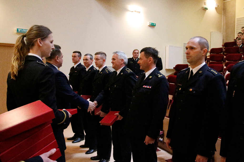 Komendant główny i wiceminister wyróżnili naszego strażaka