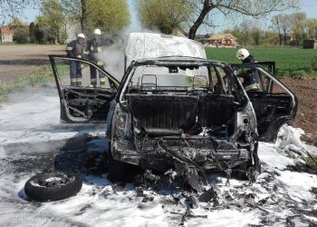 Samochód doszczętnie spłonął ZDJĘCIA