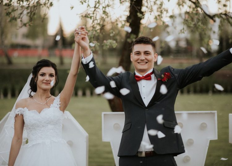 Daria i Adam. Życzymy samych pięknych chwil!