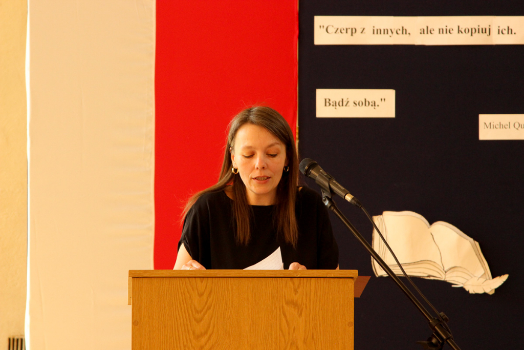 Maturzyści żegnają się z ZSZ. Zdjęcia z zakończenia