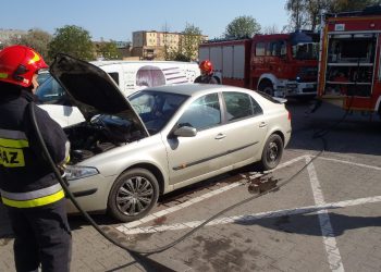 Samochód palił się na os. Niepodległości