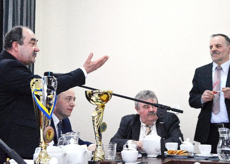 Przez funkcję burmistrza do szpitala?