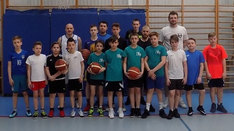 Grali w kosza trzech na trzech