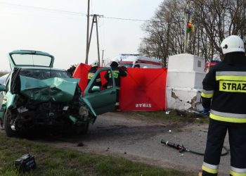 Uderzył w kapliczkę, nie żyje. Film z miejsca tragedii