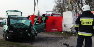 Uderzył w kapliczkę, nie żyje. Film z miejsca tragedii