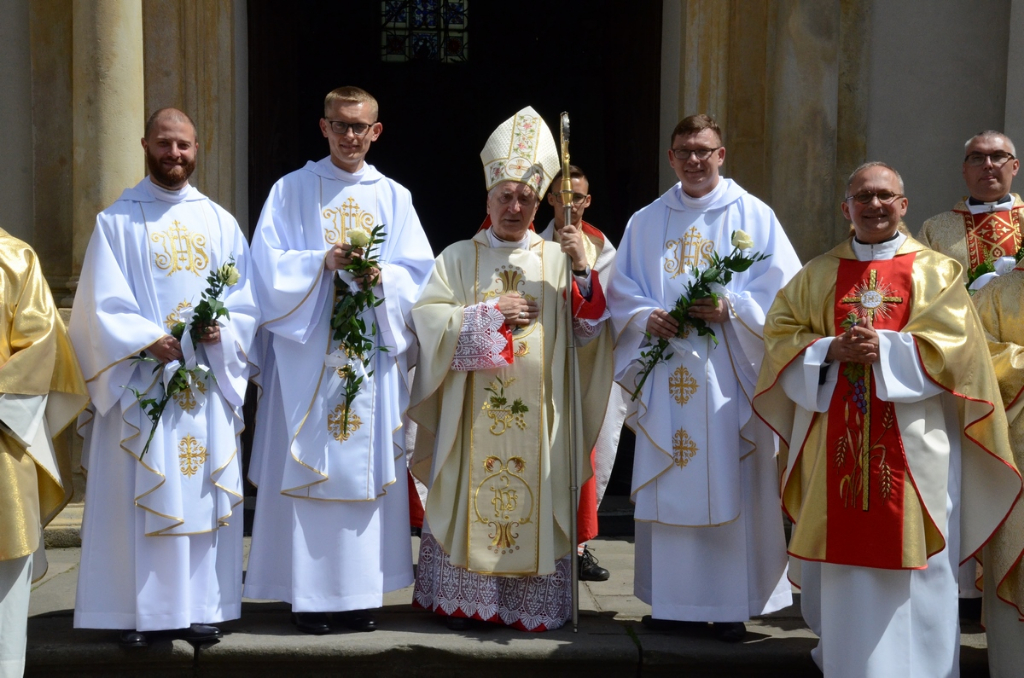 W Lądzie wyświęcono trzech księży