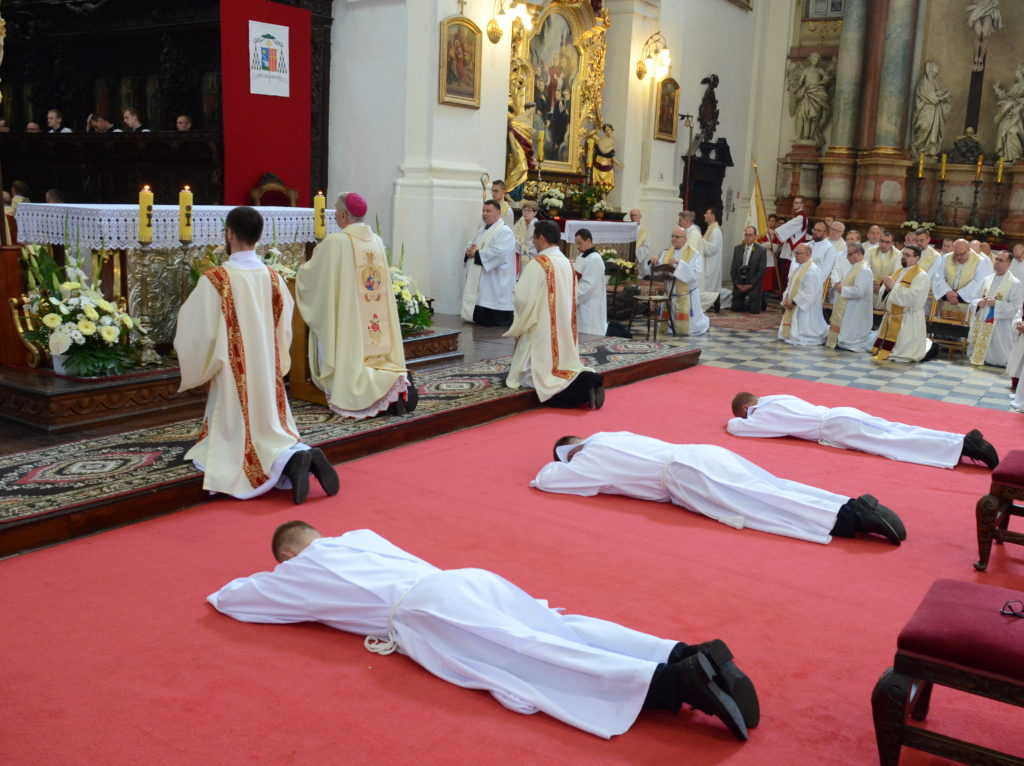 W Lądzie wyświęcono trzech księży