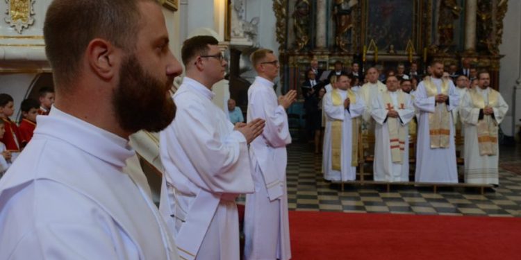 W Lądzie wyświęcono trzech księży