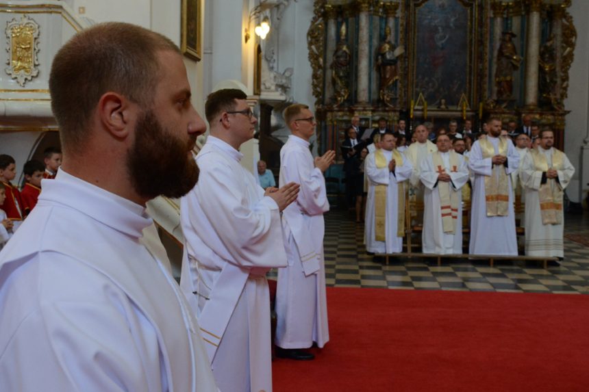 W Lądzie wyświęcono trzech księży