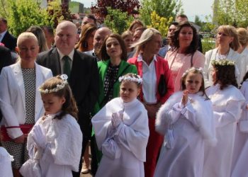 Wielki dzień dzieci z Trójki. Przyjęły komunię św. FILM
